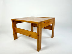 Eyeyspy - Vintage square coffee table in solid pine from the 70s-80s, sourced from France.